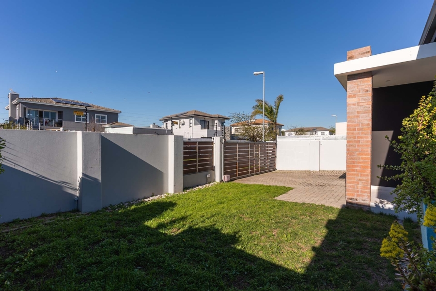 3 Bedroom Property for Sale in Parklands North Western Cape